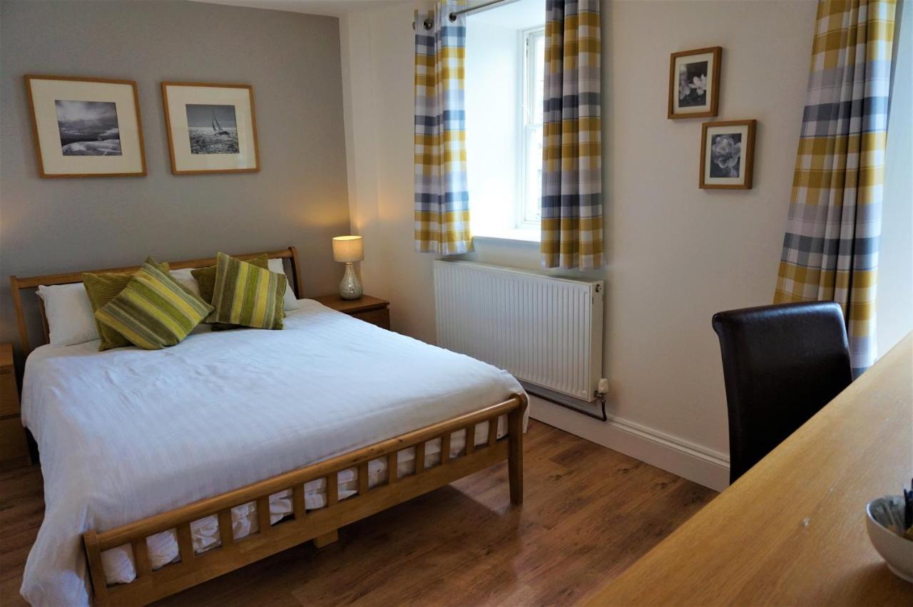 The Angel Hotel Cardigan Bagian luar foto