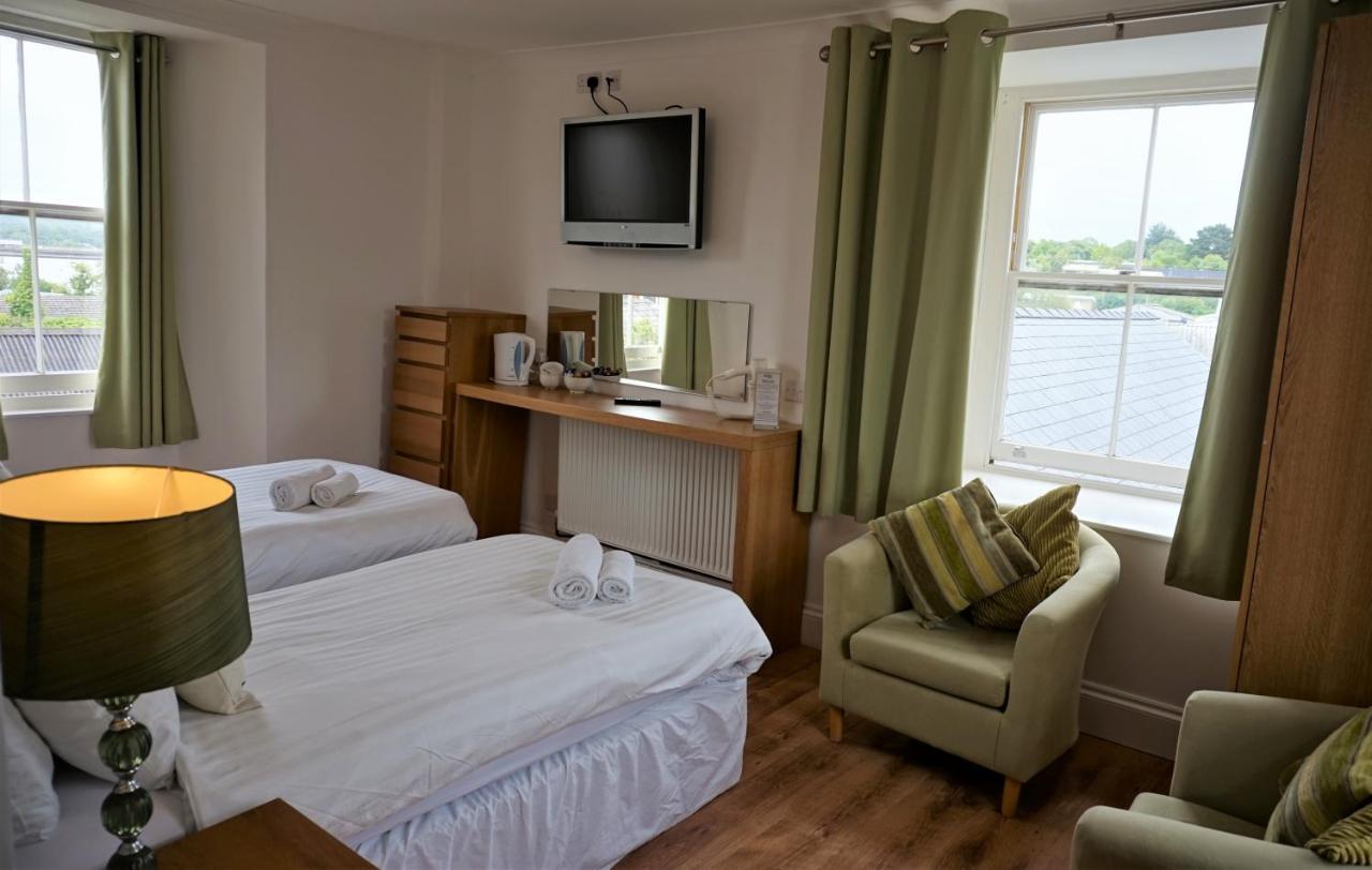 The Angel Hotel Cardigan Bagian luar foto